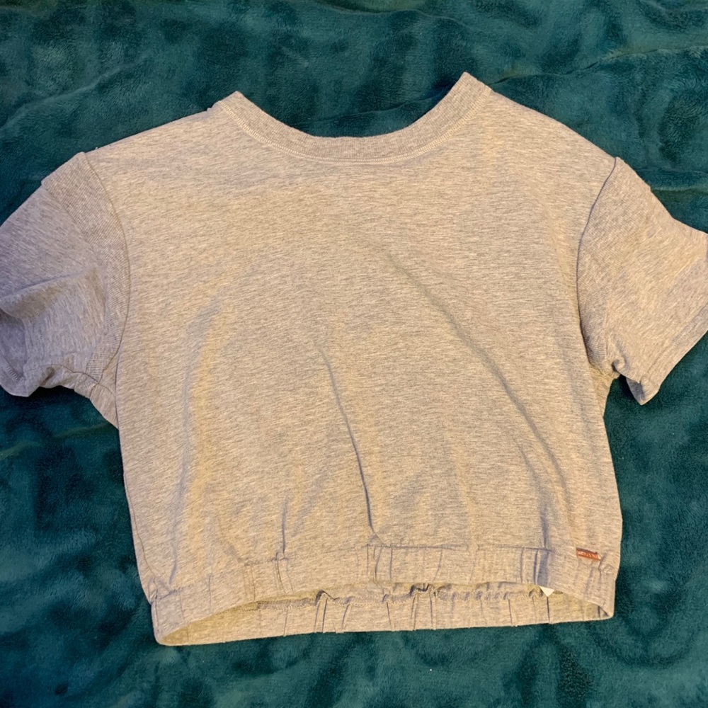 Volcom light grey tee cropped